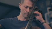 Jacob Kirkegaard spiller cello